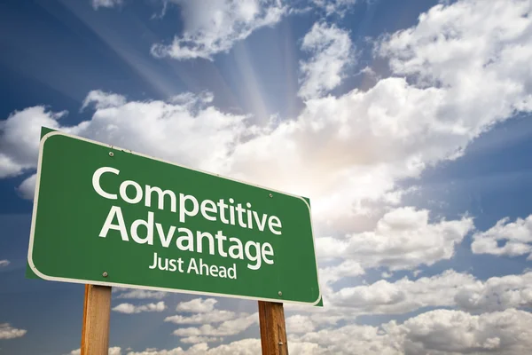 Competitive Advantage Green Road Sign Over Clouds — Stock Photo, Image