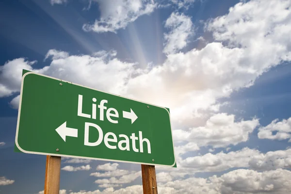 Life and Death Green Road Sign Over Clouds — Stock Photo, Image