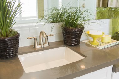 Yeni Modern banyo lavabo, musluk, metro fayans ve sayaç