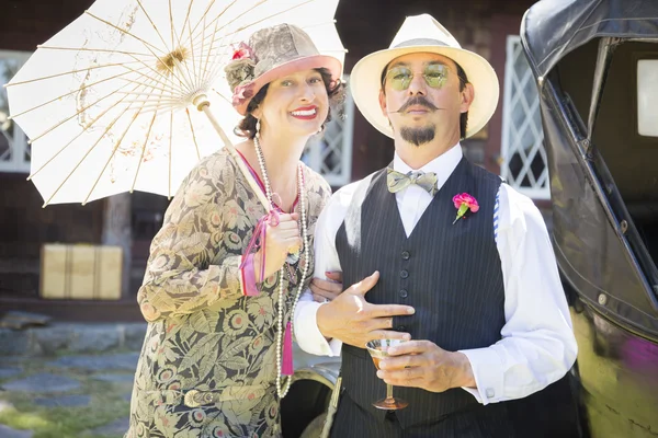 Mixed-Race Couple Dressed in 1920s Era Fashion Sipping Champa — Stock Photo, Image