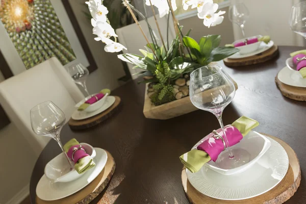 Resumo da mesa de jantar com configurações de lugar — Fotografia de Stock