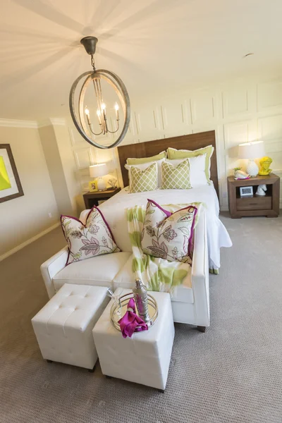 Mooie gezellige slaapkamer interieur — Stockfoto