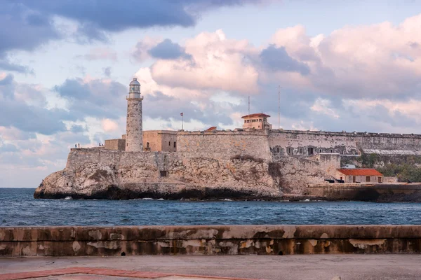 A vár El Morro Havanna naplementekor — Stock Fotó