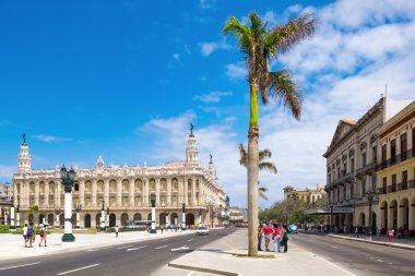 Büyük tiyatro manzaralı şehir Havana