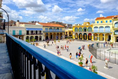 Eski Havana'da renkli koloni Meydanı