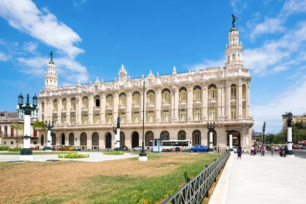 Havana harika tiyatro bir güneşli — Stok fotoğraf