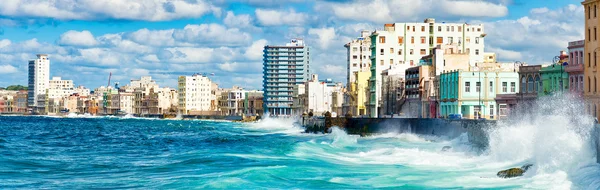 Panoramisch uitzicht op de skyline van Havana — Stockfoto