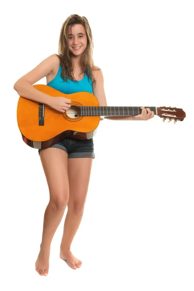 Genç kız akustik gitar çalıyor. — Stok fotoğraf