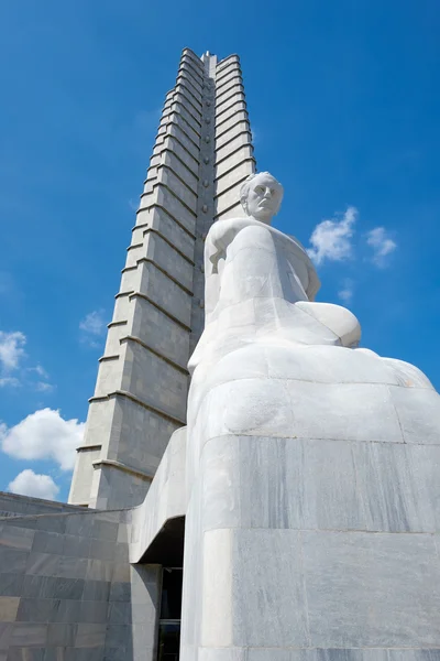 A Jose Marti emlékmű a forradalom tér Havannában — Stock Fotó