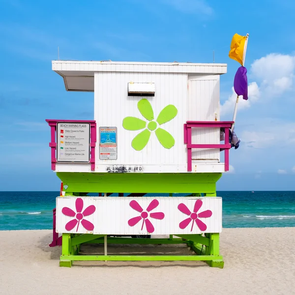 Colorful lifeguard tower on South Beach in Miami — Stock Photo, Image