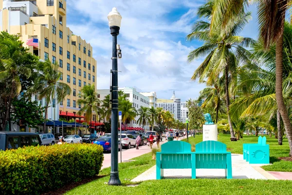 Dia de verão colorido no Ocean Drive em South Beach, Miami — Fotografia de Stock