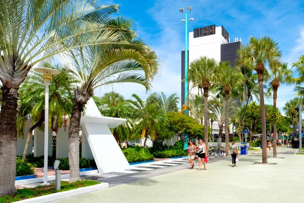 The Lincoln Road Shopping Mall in Miami Beach — Stock Photo, Image