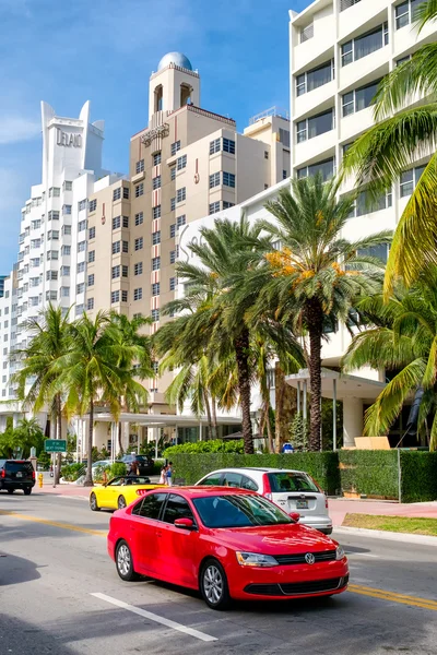 Famosos hoteles en Collins Avenue en Miami Beach — Foto de Stock