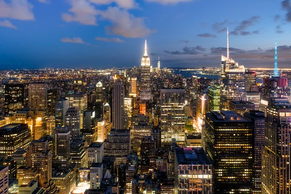 Günbatımı New York şehrinin panoramik manzaraya — Stok fotoğraf