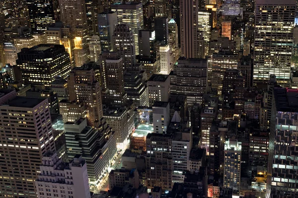 Нью-Йорк будівель, освітлені вночі — стокове фото