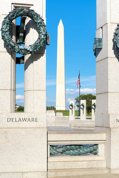 De Washington Monument en de Tweede Wereldoorlog memorial in Washi — Stockfoto