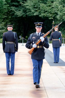 Changing of the guard at the Tomb of the Unknown at Arlington Na clipart