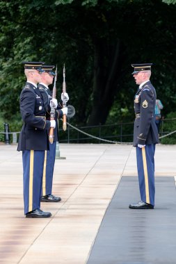 Muhafızlar'ın Arlington Ce at bilinmeyen Türbesi, değiştirme