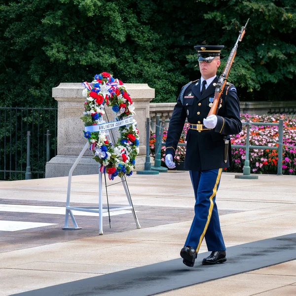 Guard at the Tomb of the Unknown  at Arlington National Cemetery — Stock Photo, Image