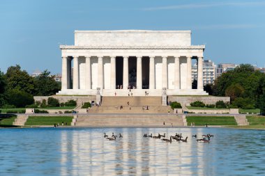 Lincoln Anıtı ve Washington'daki yansıtıcı havuz