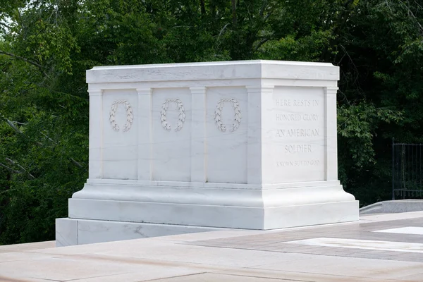 Graven av det okända på Arlington National Cemetery — Stockfoto