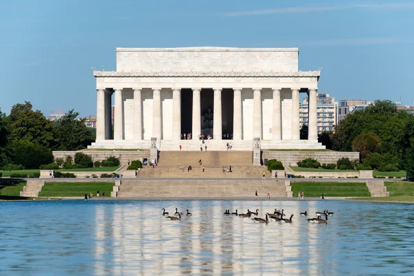 Lincoln Memorial a odrazný bazén ve Washingtonu — Stock fotografie