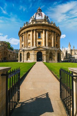 Radcliffe Kamerası, şehrin ve Oxford Üniversitesi 'nin sembolü.