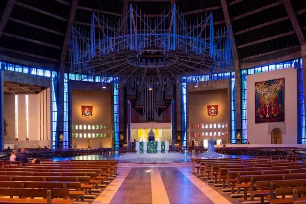 利物浦大教堂的内部 是英国最大的天主教大教堂 — 图库照片