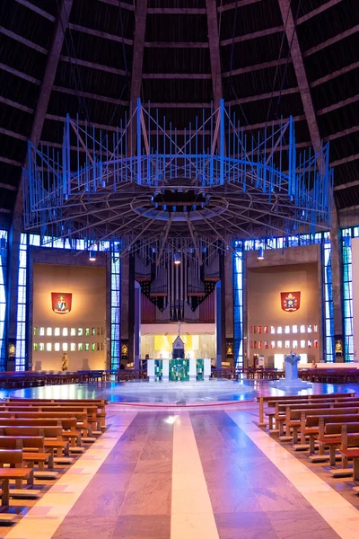 利物浦大教堂的内部 是英国最大的天主教大教堂 — 图库照片