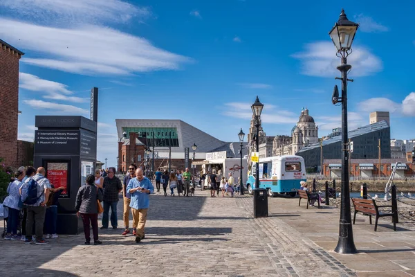 Sommerszene Historischen Albert Dock Liverpool — Stockfoto