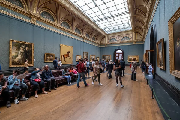 Visitatori Alla National Gallery Londra Fondata Nel 1824 Ospita Una — Foto Stock