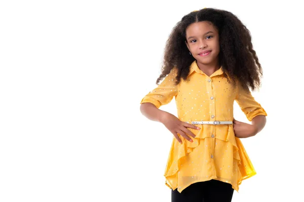 Retrato Una Pequeña Muchacha Multirracial Moda Aislada Sobre Fondo Blanco —  Fotos de Stock