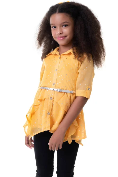 Retrato Uma Menina Pequena Multirracial Moda Isolada Fundo Branco — Fotografia de Stock