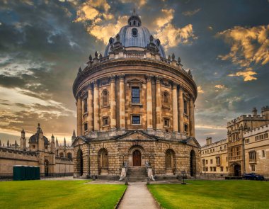 Radcliffe Kamerası, Oxford Üniversitesi 'nin bir sembolü.