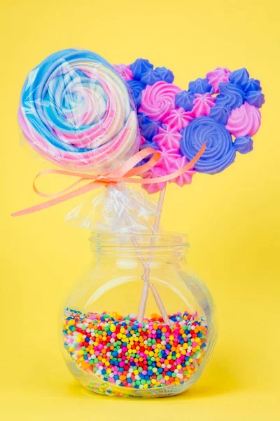 Meringue Lollipops Bright Yellow Backgound — Stock Photo, Image