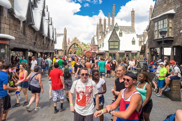 Visitors in the Harry Potter area at Universal Studios Islands o — Stock Photo, Image