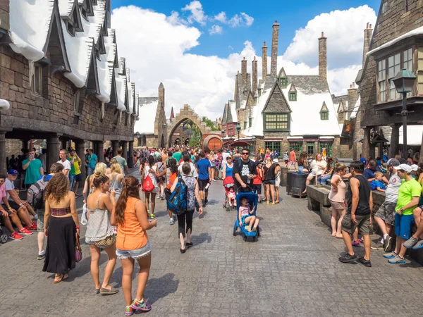 Visitors in the Harry Potter area at Universal Studios Islands o — Stock Photo, Image