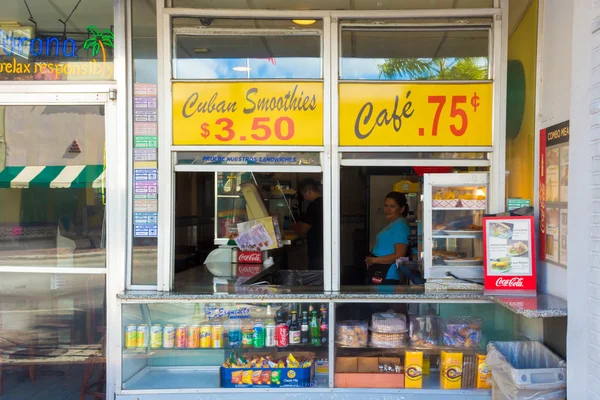 Café típico cubano na 8th Street em Miami — Fotografia de Stock