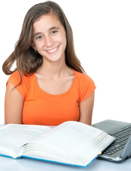 Bella ragazza adolescente ispanica che studia — Foto Stock