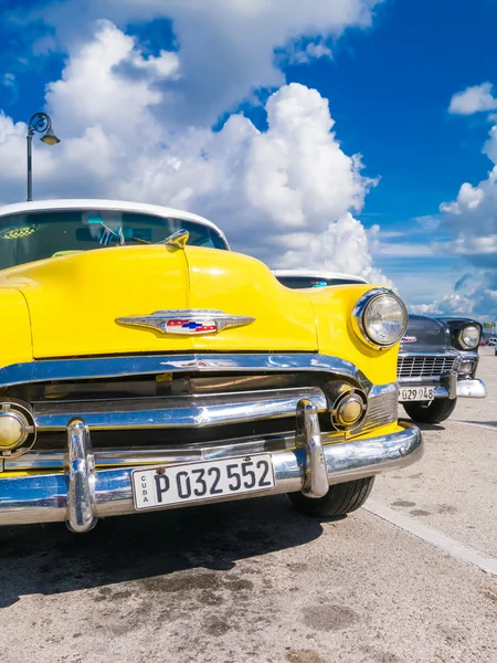 Colorful yellow vintage car in Havana — Stock Photo, Image