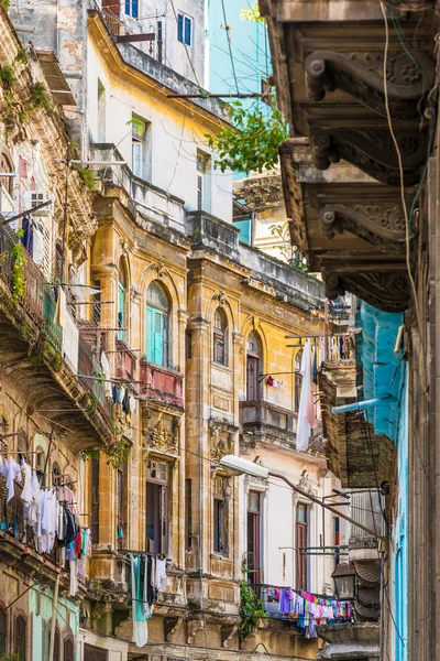 Shabby byggnader i Gamla Havanna — Stockfoto
