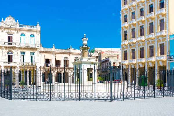 Plaza Vieja of het oude plein in Havana — Stockfoto