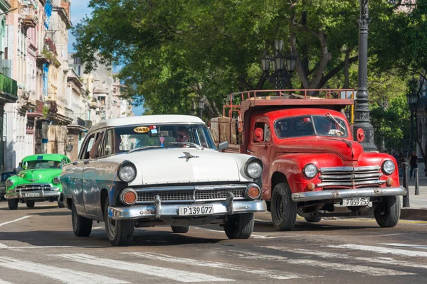 Velhos carros clássicos usados táxis — Fotografia de Stock