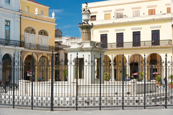 Arquitetura colonial na Plaza Vieja — Fotografia de Stock