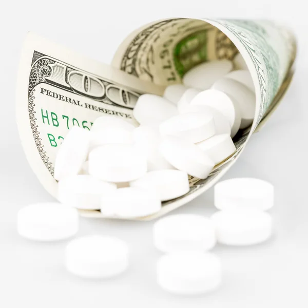 Billet de dollar contenant des pilules blanches — Photo