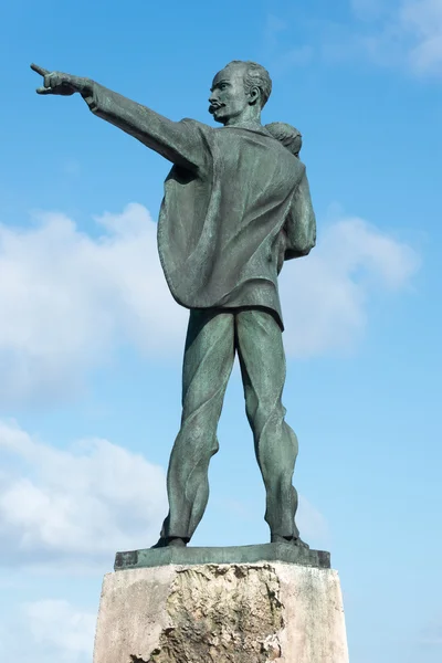 Статуя Хосе Марті в гавані — стокове фото
