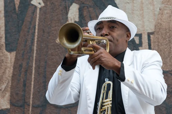 Cuban musician playing the trumpet — Stock Photo, Image