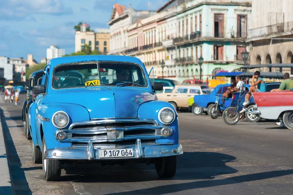 Oude Amerikaanse auto in havana — Stockfoto