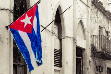 Çürüyen bir komşuluktaki Küba bayrağı