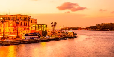 Eski Havana'da günbatımı